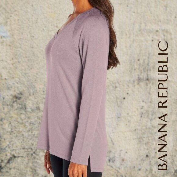 Banana Republic | Ladies Long Sleeved V-Neck Tunic Top | Purple | NWT - Picture 2 of 4